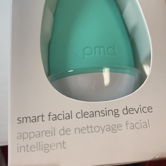 PMD Clean Teal & White Smart Facial NWB PMD Clean vibrates up to 7,000 x per min - Picture 4 of 12